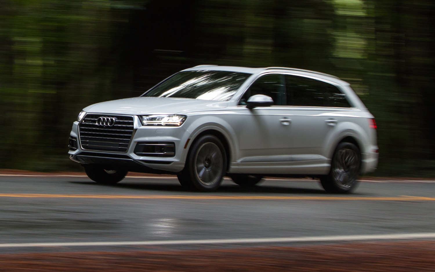 Comparison - Audi Q7 Premium 2017 - vs - Toyota Highlander Limited 2016 ...